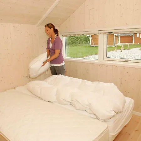 Three-bedroom Holiday In 5 * Vinderup